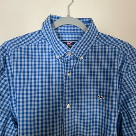 Vineyard Vines men’s blues & white button down shirt size medium - Picture 3 of 4